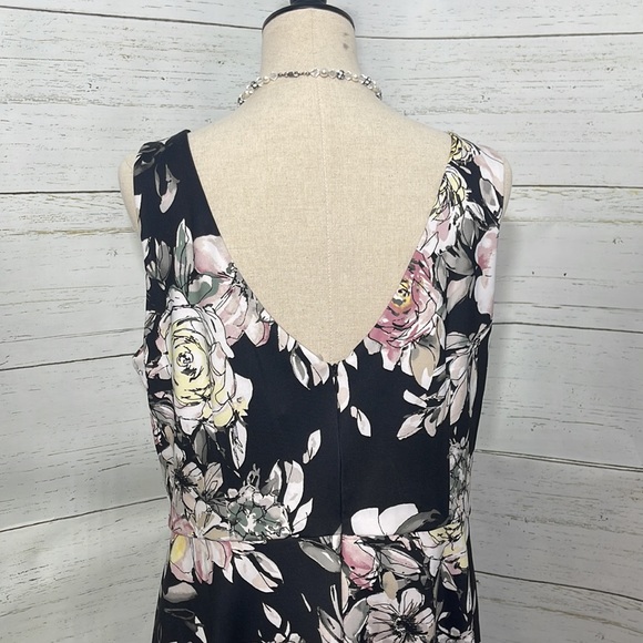 WHITE HOUSE BLACK MARKET Multi-colored Floral Midi Dress with Pleated Ruffle Hem - Picture 5 of 8